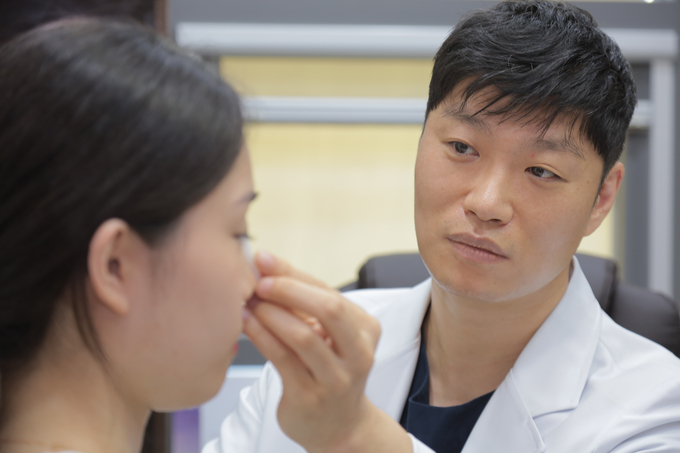 환절기 불청객 코막힘… 예뻐지면서 코기능 개선하는 ‘기능코성형’ 고려