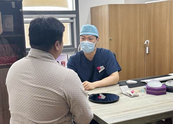 남성의 말못할 가슴 고민… “여유증 치료 핵심은 맞춤 진단